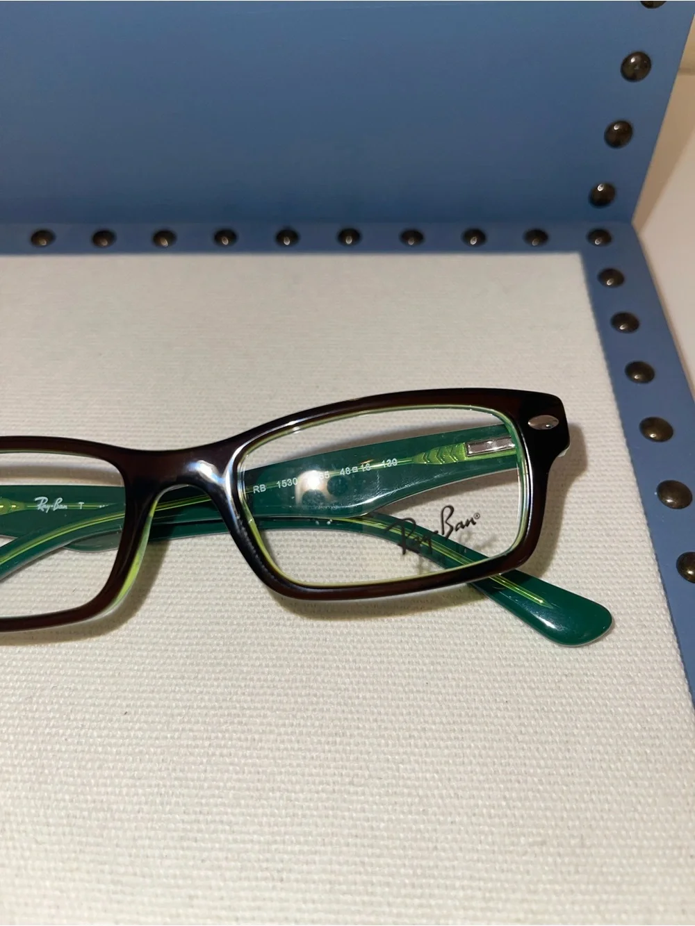Ray-Ban model rb1530